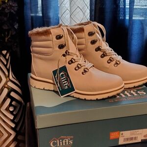 NIB Cliffs Winter White Hallett Boots (8 Wide)
